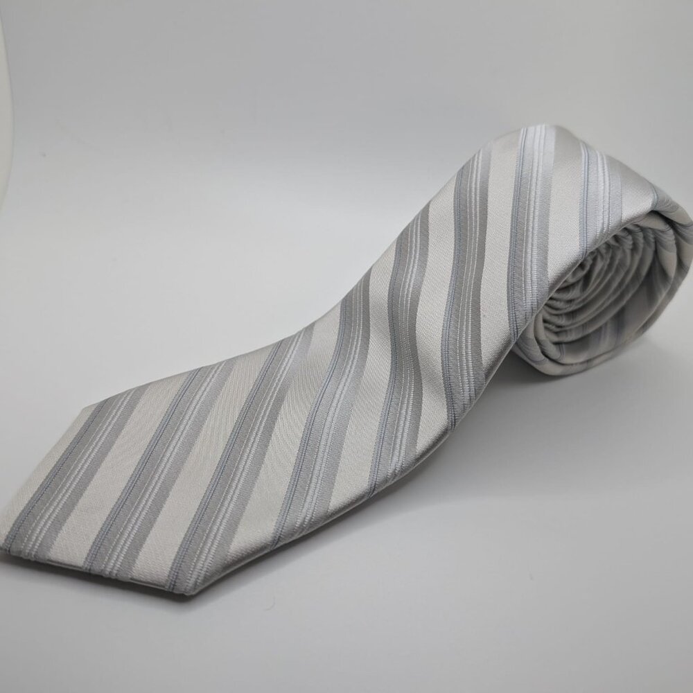 Calvin Klein Men's Neck Tie Grey/Silver Striped 100% Silk  in Mint Condition